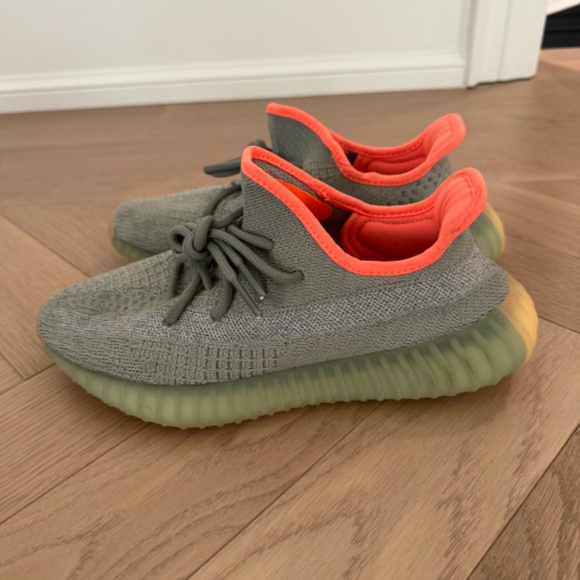 Yeezy Boost 350 V2 - Desert Sage - Size 7 women’s - Picture 2 of 4